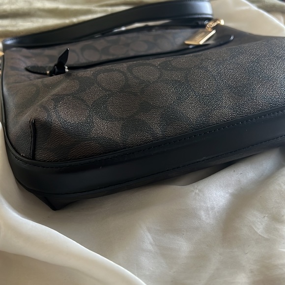 Coach Crossbody Bag black and brown gold detail - Picture 3 of 4